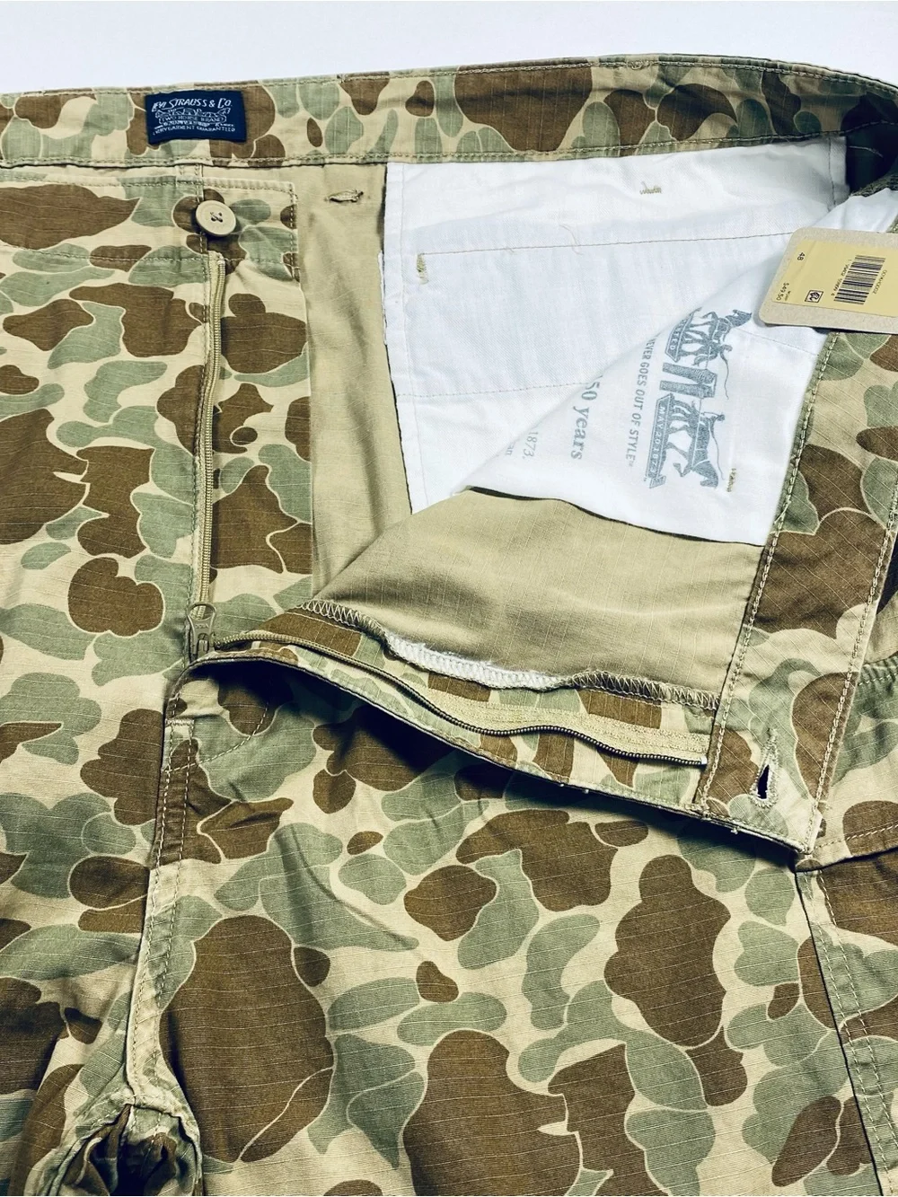Levi’s Carrier Cargo Shorts Mens 48 Green Camo 10” Inseam 100% Cotton NWT